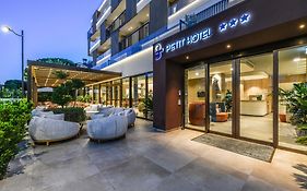 Petit Hotel